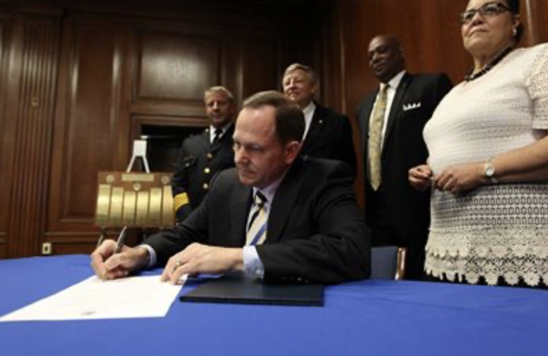 Mayor Slay Signs Executive Order 48, 2013