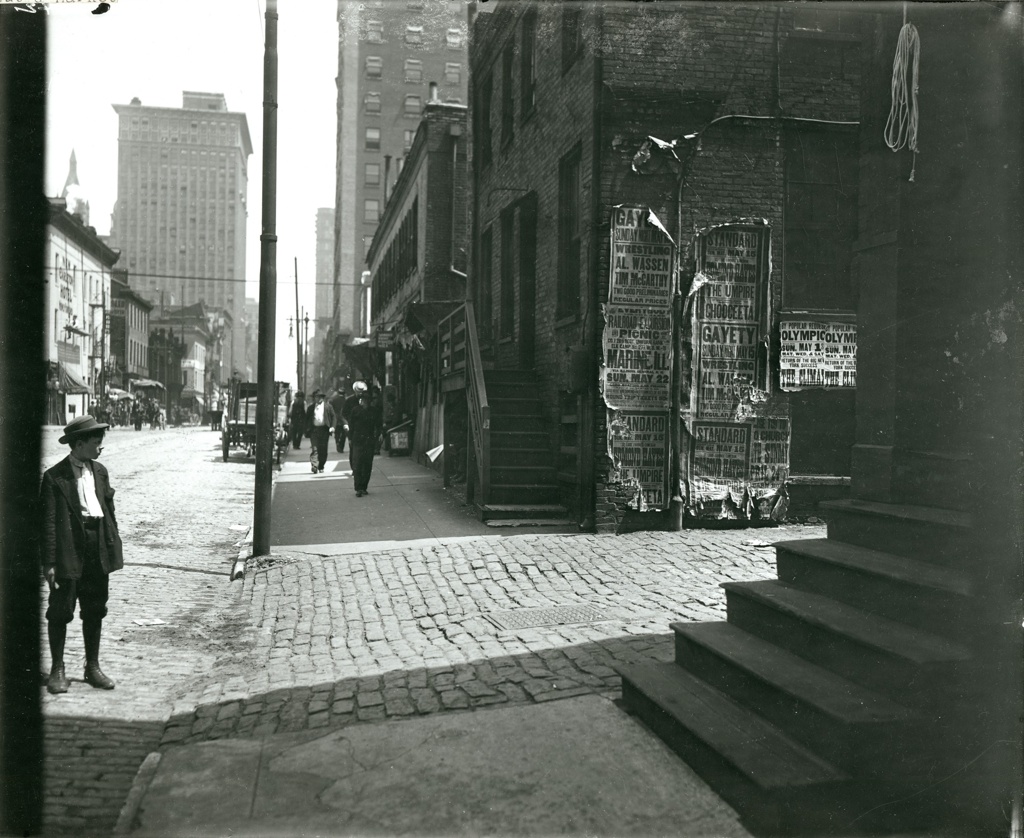 Hop Alley looking north on Eighth Street between Walnut and Market Streets.
