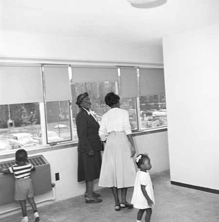 Pruitt-Igoe Housing Complex - Women’s Roles in Low-Income Housing Complexes and the 1969 Rent Strike