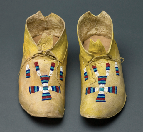 American Indian Moccasin Hinono'ei (Arapaho)