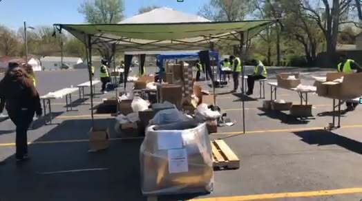 Gateway City Church participating in the Mobile Food Market in partnership with the St. Louis Food Bank (April 2020)