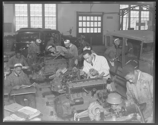 Image of Students and Instructors in AutoShop