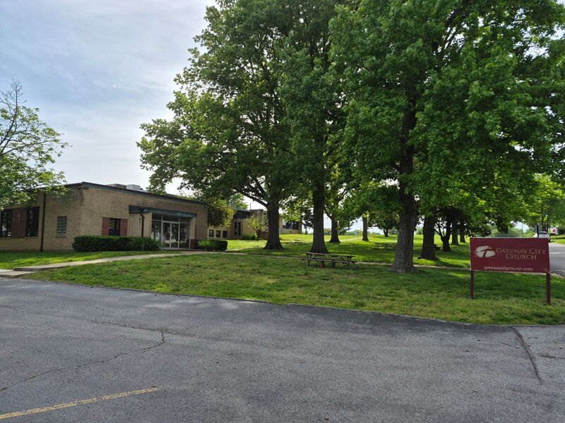 Pictures of the southwest and west sides of the Gateway City Church St Louis building.