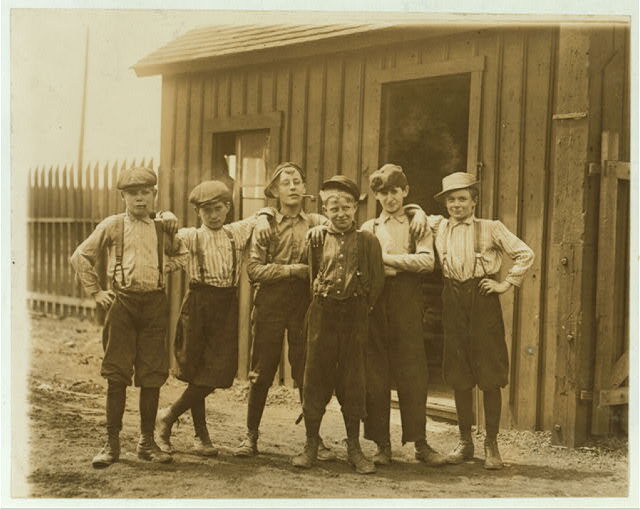 Noon Hour at Obear-Nestor Glass Co., East. St. Louis, Ill.