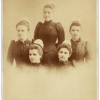 FIRST CLASS TO GRADUATE FROM ST. LOUIS TRAINING SCHOOL FOR NURSES