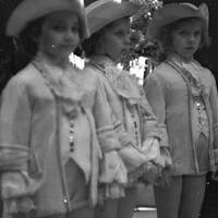 vpsitem23-kids in tricorns.jpg