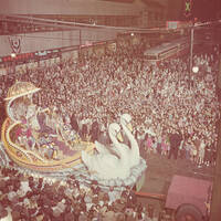vpsitem19-vp parade 1940s.jpg