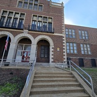 Oak Hill close view