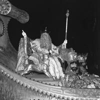 vspitem5-veiled prophet on float.jpg